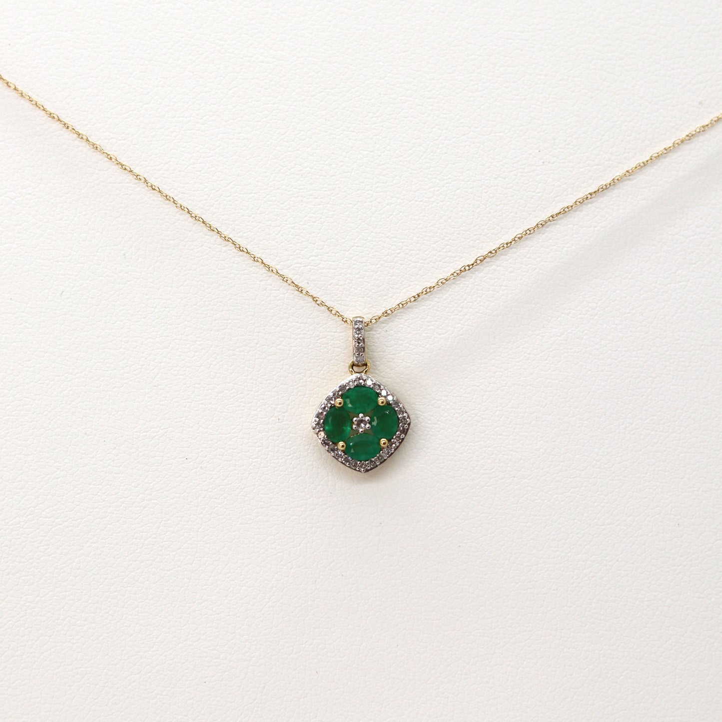 10k Emerald flower chain
