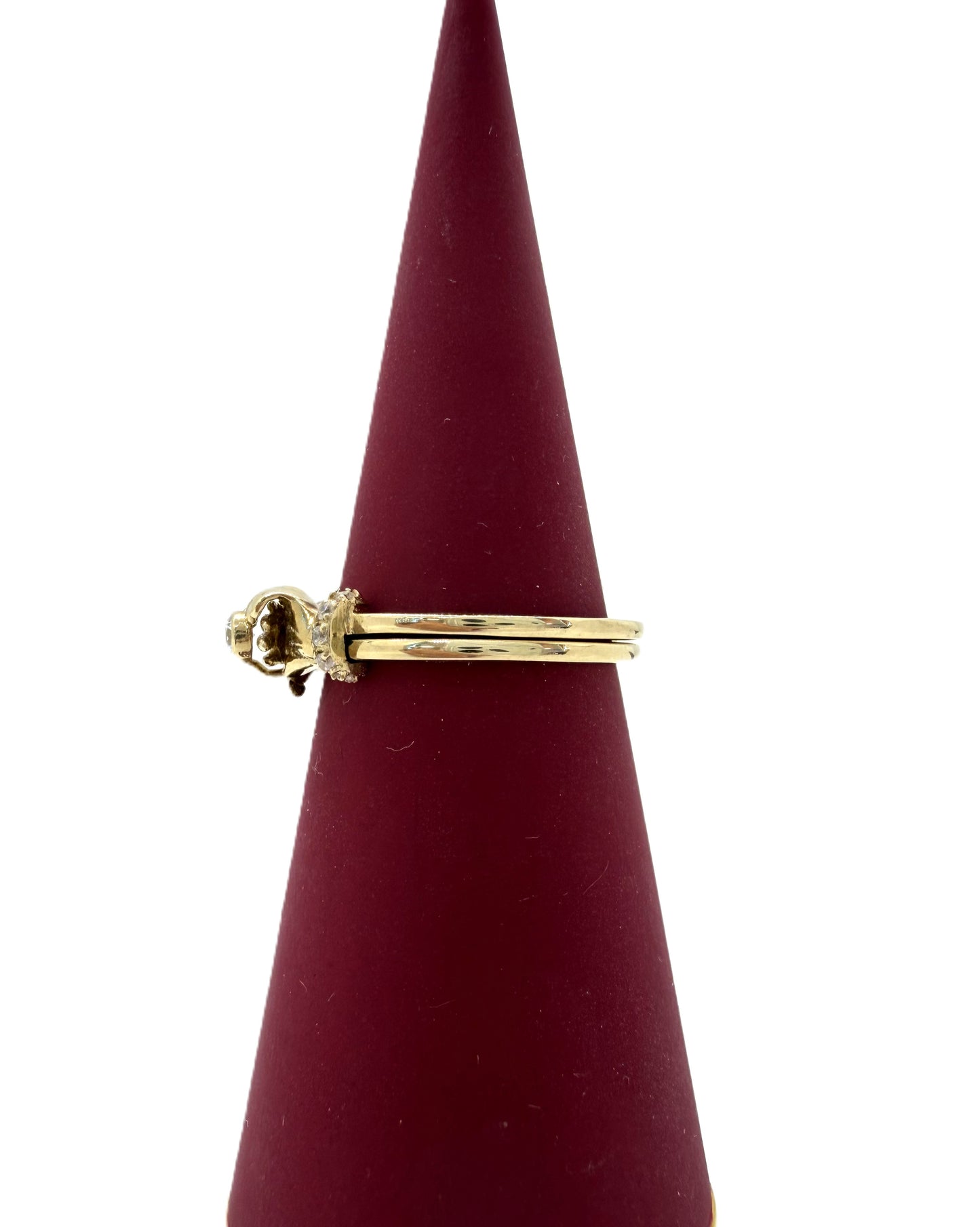 10k Holding hands Ring