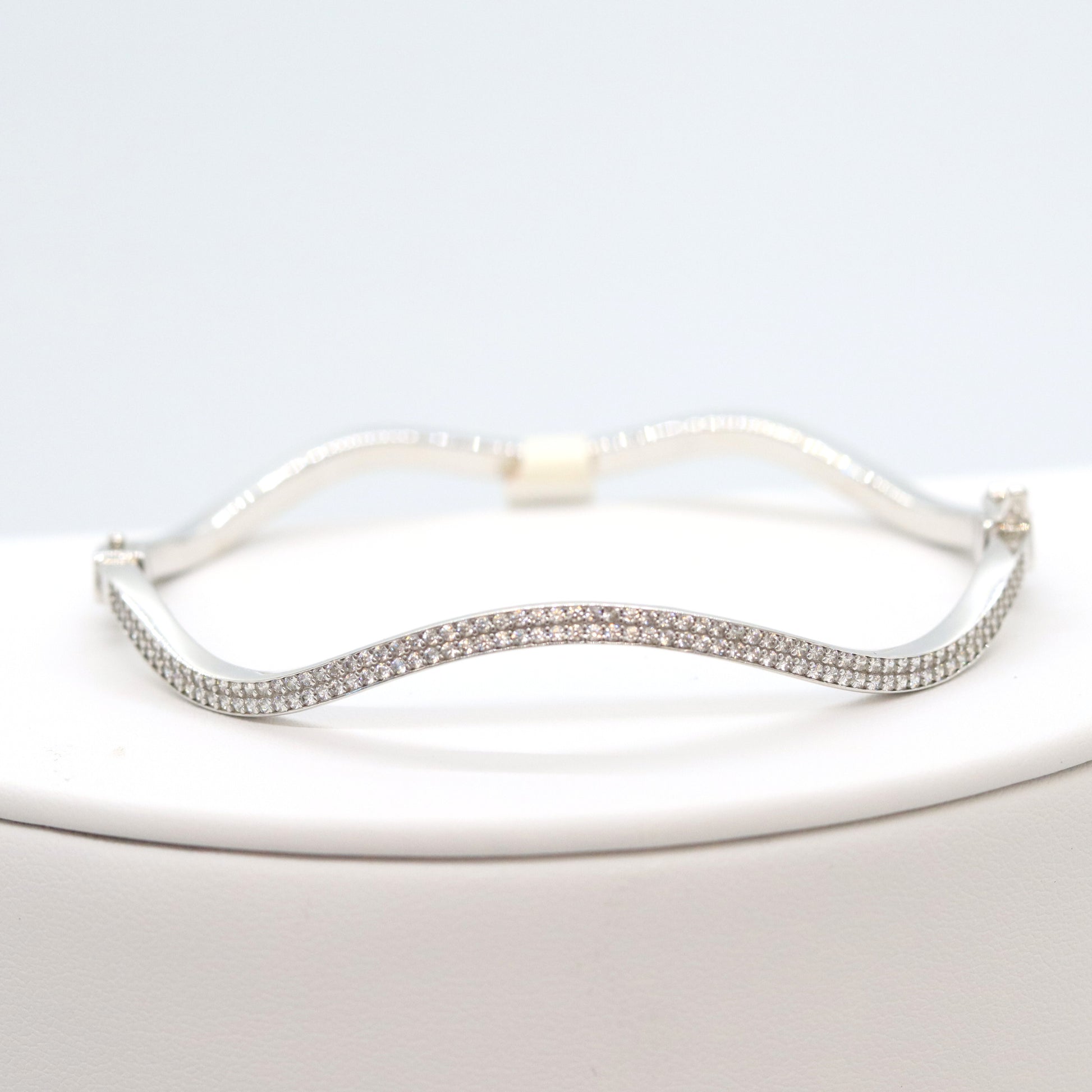14k White Gold Bangle